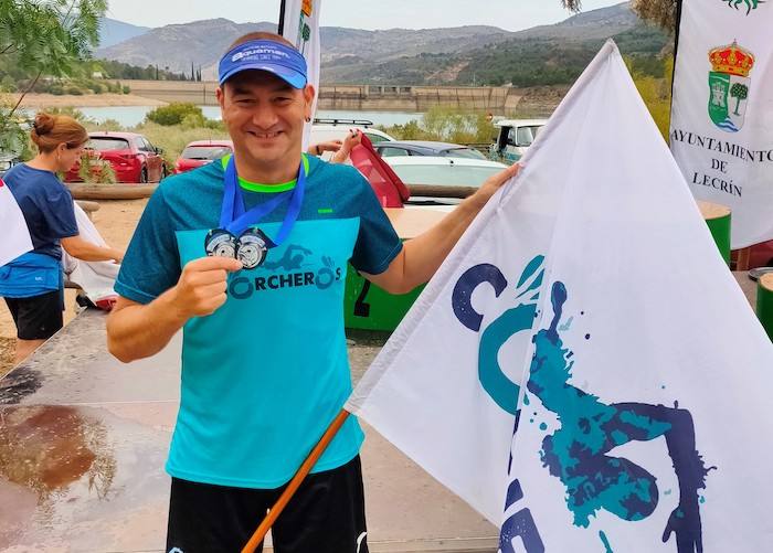 El onubense Rubén Gutiérrez sigue sumando éxitos, en esta ocasión en Granada en la I Travesía del Embalse de Béznar.