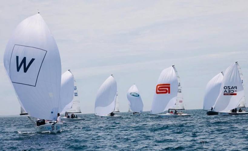 La emoción se mantuvo hasta el último tramo de la última manga del Campeonato, inclinando la balanza finalmente para el 'Hang Ten'. / Foto: SailingShots / María Muiña.