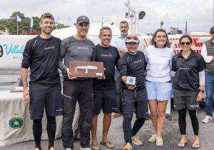 Tripulación del 'Clínicas W': De derecha a izquierda Adolfo López, Luis Martínez Doreste, Guti del Castillo, Ricardo Terrades y María Bertrand. / Foto: SailingShots / María Muiña.