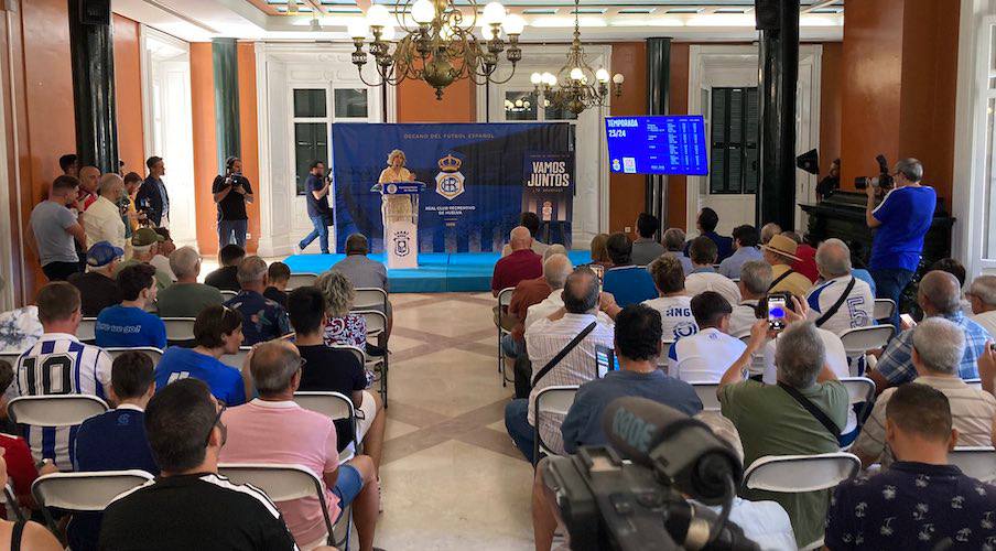 Un momento del acto de presentación de la Campaña de Abonados 2023-24 del Recre. / Foto: @AlexMartinezPI.