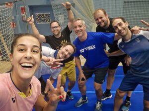 'Selfie' de Carolina Marín con su equipo antes de comenzar el Mundial en Dinamarca. / Foto: @CarolinaMarin.