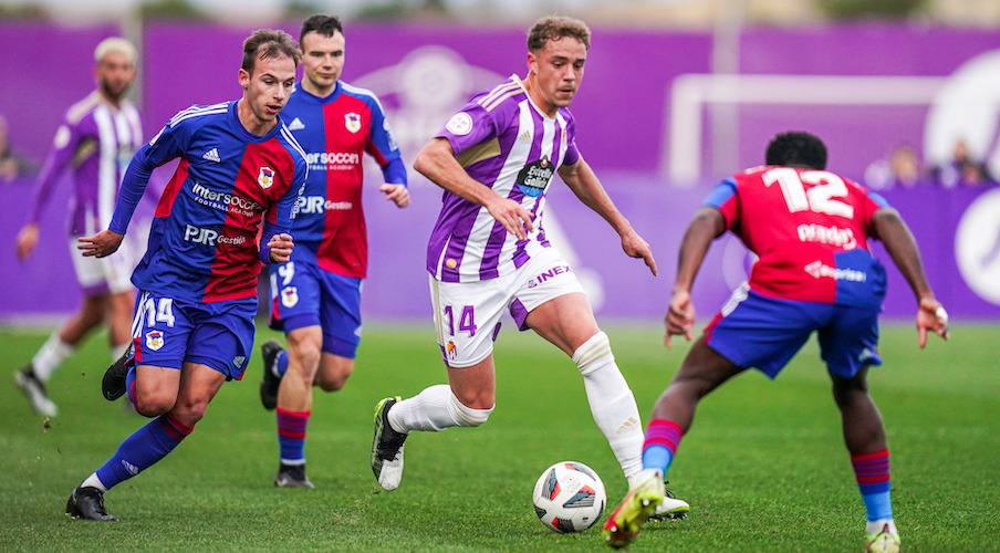 Fran López, nuevo jugador del San Roque, durante un partido con su anterior equipo, el Valladolid B. / Foto: Real Valladolid.