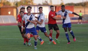 Alberto Trapero y Ale Santos con las caras nuevas en la convocatoria del Recre para Madrid. / Foto: @recreoficial.