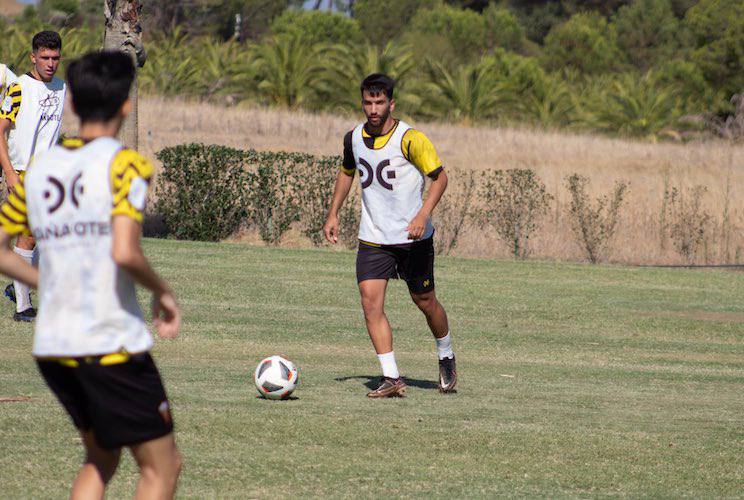 Víctor Barroso, una de las caras nueva del San Roque 2023-24. / Foto: @SanRoqueLepe.