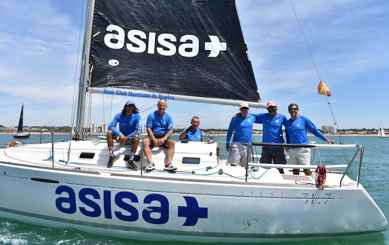 El 'Trebolissimo Dos Asisa' de Curro Azcárate, del RCMH, también ganó en ORC4 en la Semana Náutica de El Puerto de Santa María.