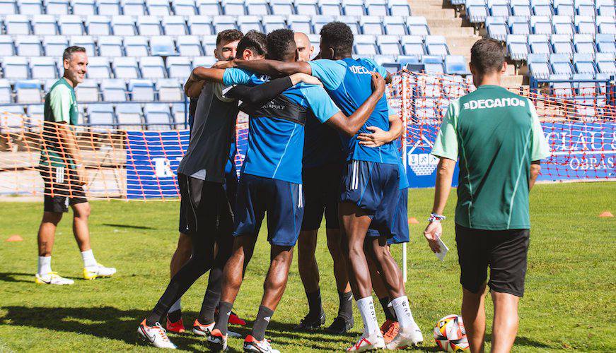 Abel Gómez ve a su equipo con ganas y animado tras superar anímicamente la derrota ante el Castellón. / Foto: @recreoficial.