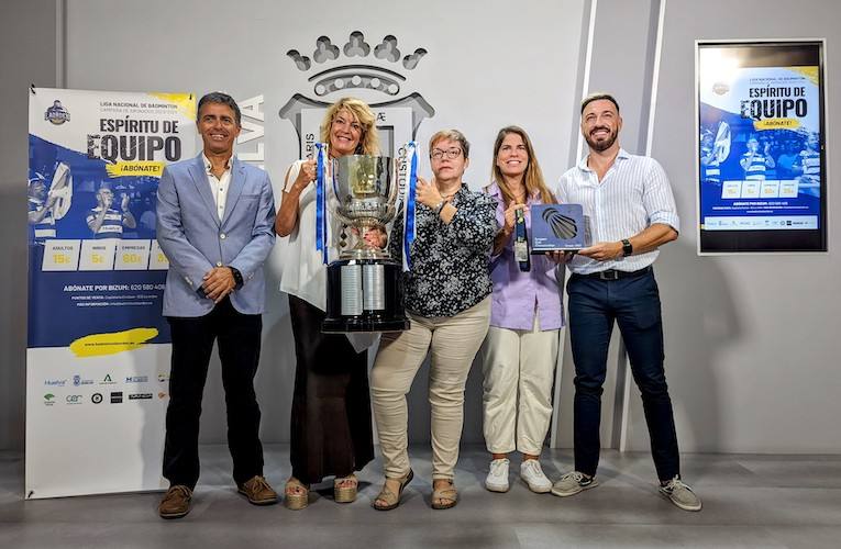 Un momento de la presentación de la campaña de abonados 2023-24 del IES Bádminton La Orden. / Foto: @CBIESLAORDEN.