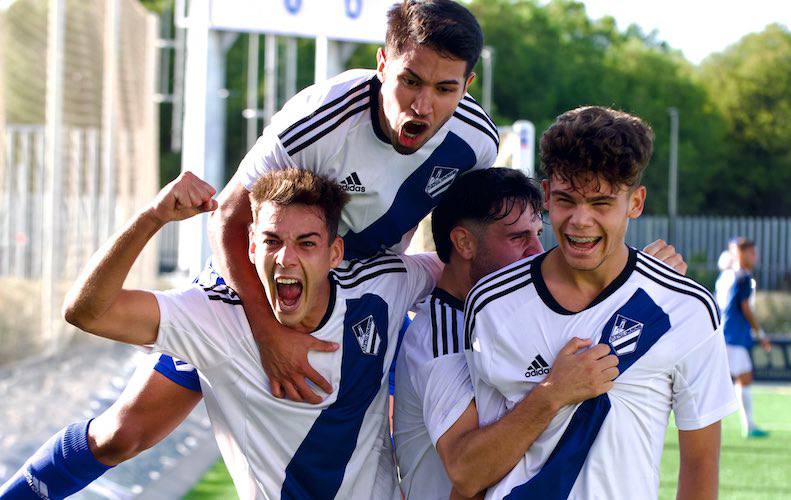 Los jugadores del filial del Recre celebran uno de los goles ante el cuadro de San Fernando. / Foto: @futbolbaserecre.