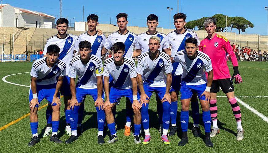 El Atlético Onubense, obligado a ganar en Lamiya al colista Villafranco. / Foto: @futbolbaserecre.