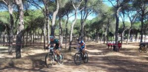 Tras la prueba en abril en Cartaya, el Circuito Provincial Diputación de Huelva BTT XCO 2023 regresa en Santa Bárbara de Casas con el IX XCO 'Andévalo Aventura'.