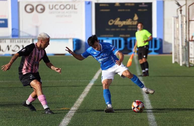 Tuvo que ponerse el mono de trabajo el Bollullos para lograr un empate ante el Xerez DFC. / Foto: Teresa Salas / Xerez DFC.