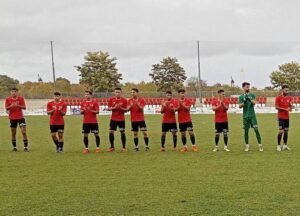 El Cartaya se sobrepone a las bajas y logra en Espiel la primera victoria de la temporada. / Foto: @AD_Cartaya.