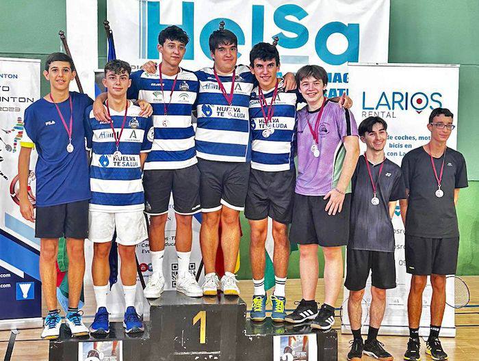 Uno de los podios en el Circuito Todobádminton de Humilladero. / Foto: @CBIESLAORDEN.