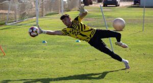 El meta Raúl García-Alejo podría tener su oportunidad en el partido de este miércoles ante el CAP Ciudad de Murcia. / Foto: @SanRoqueLepe.