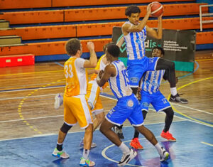 Cameron Gaines seguirá una temporada más en las filas del Huelva Comercio Viridis, ahora en la LEB Plata. / Foto: C. Verdier.