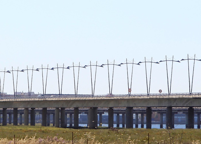 obras de seguridad vial El puente del Odiel farolas del Puente del Odiel