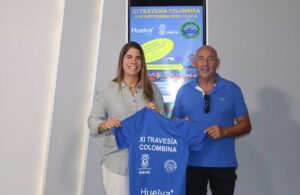 Un momento de la presentación en el Ayuntamiento de Huelva de en la XI Travesía Colombina de Natación de este sábado.