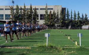 Línea de tiro durante el Trofeo 35 Aniversario que congregó a 130 deportistas, el aforo completo del campo onubense.