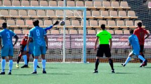 Examen de altura para el Ayamonte en su duelo del domingo ante el Xerez DFC en Chapín. / Foto: J. L. Rúa.