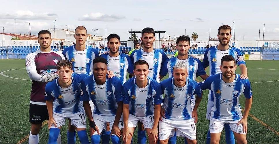 Formación inicial del Bollullos en su partido ante el Ciudad de Lucena que acabó con empate. / Foto: @bollulloscf1933.