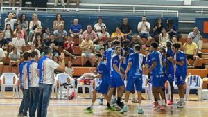 Los jugadores del Huelva Comercio Viridis en los prolegómenos del partido de este domingo. / Foto: G. J.