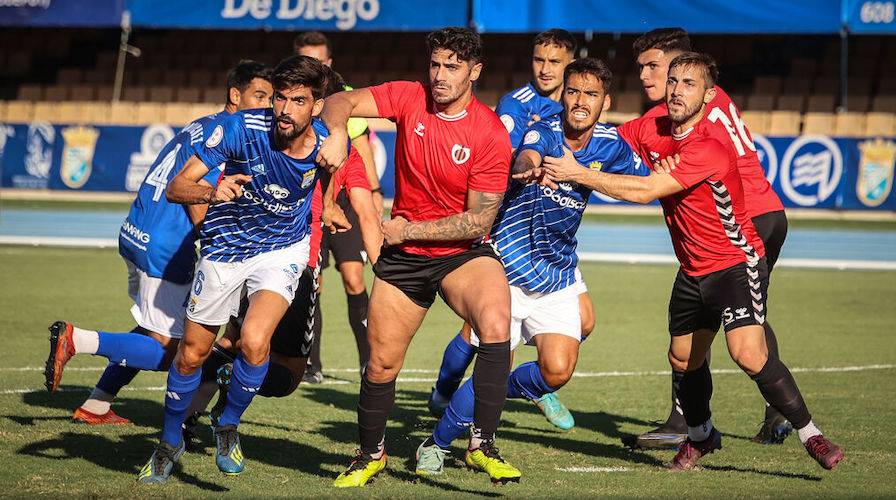 José Rodríguez -a la derecha- es el tercer jugador que el San Roque ficha procedente del Cartaya tras Francis Ruiz y Pola.