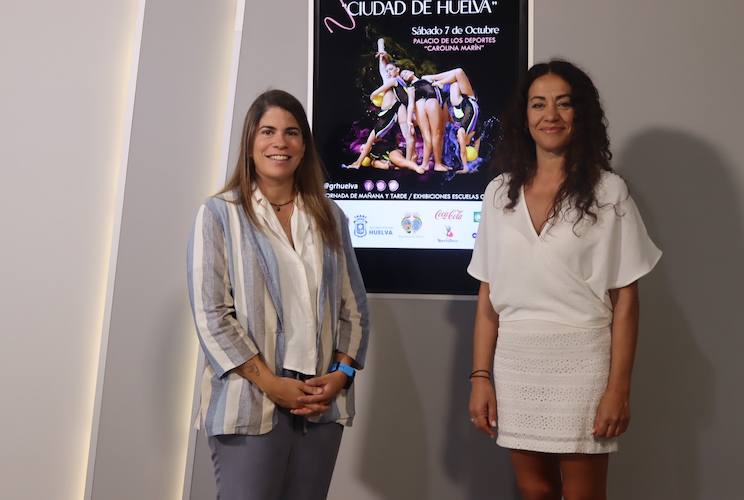 María de la O Rubio, concejala de Deportes, e Inmaculada Márquez, directora técnica del GR Huelva, han presentado el IX Torneo Nacional de Conjuntos 'Ciudad de Huelva' que tendrá lugar este sábado.