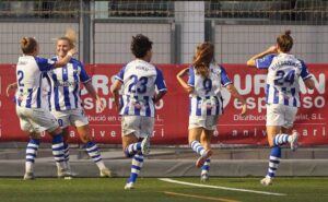 Las jugadoras del Sporting de Huelva celebran el gol del empate obra de Hagman. / Foto: @sportinghuelva.