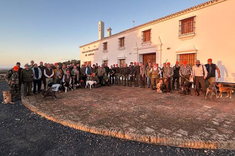 Los participantes en el 39º Campeonato de caza con perro de la Diputación Provincial celebrado en la Finca Huerto Ramírez.
