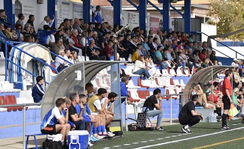 En esta ocasión la afición del Bollullos no pudo saborear de un buen resultado al perder en Córdoba. / Foto: @bollulloscf1933.