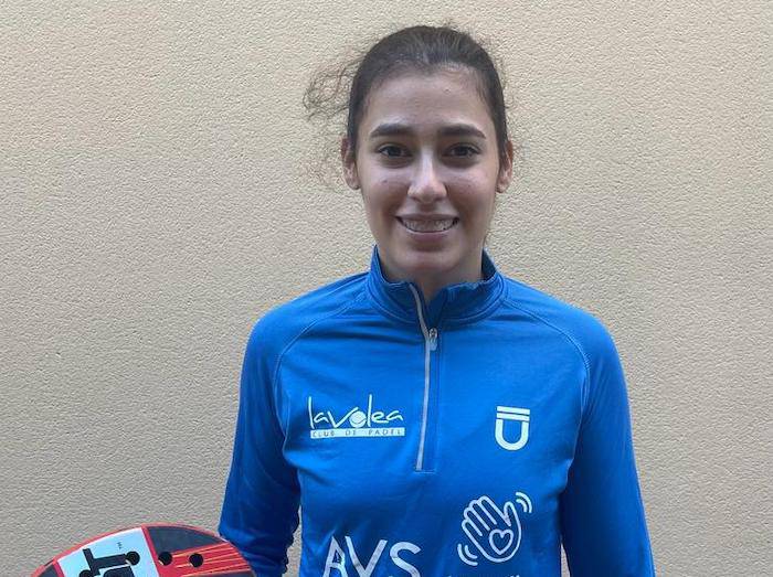 Laura Luján, jugadora del Club de Pádel La Volea, convocada para la selección española para disputar el Campeonato del Mundo de Menores en Paraguay.