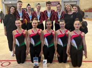 Conjunto Senior Absoluto, formado por Jesús, Lucía, Alba, Clara y Álvaro, que se colgó el oro en el Andaluz y se clasificó para el Nacional de Valladolid.