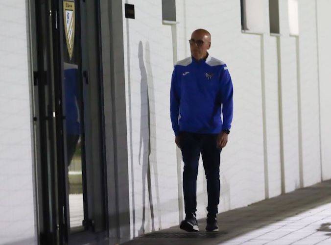 Antonio Toledo deja de ser el entrenador del Sporting Club de Huelva. / Foto: www.lfp.es.