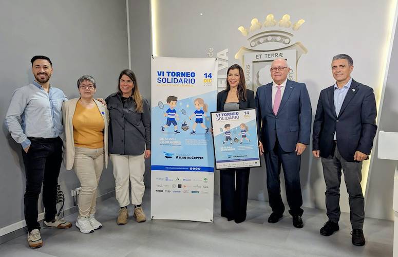 Un momento de la presentación del VI Torneo Solidario 'Un juguete por el bádminton' que se celebra este jueves en el Andrés Estrada. / Foto: CBIESLAORDEN.