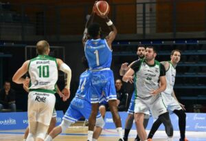 Mal partido del Ciudad de Huelva Gestia en la cancha del Teknei Bizkaia Zornotza que acabó con clara derrota. / Foto: CD Huelva La Luz.