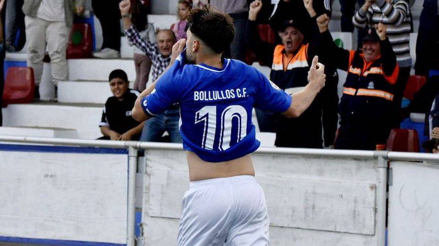 Chama fue el autor del gol del Bollullos en el partido disputado en Utrera. / Foto: @bollulloscf1933 / David Chama.