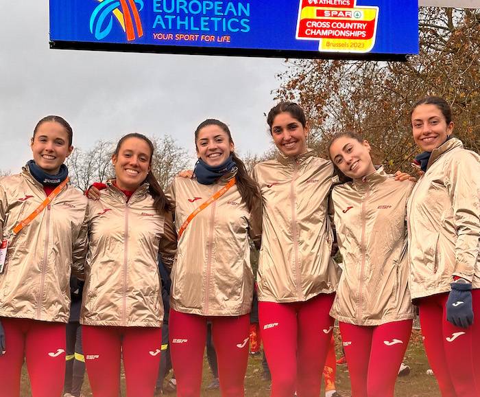 Equipo femenino español Sub 23 de Cross, con María Forero en él, bronce en el Europeo. / Foto: @atletismoRFEA.