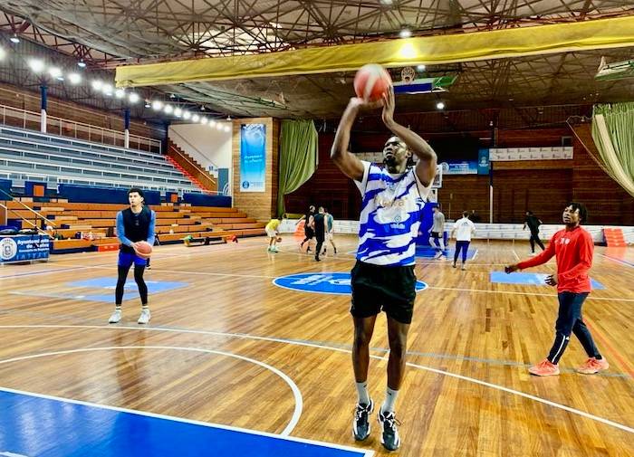 Massine Fall ya se ha incorporado a los entrenamientos del Huelva Comercio Viridis y podrá debutar el sábado en Madrid ante el Juventud Alcalá. / Foto: @CDB_EBenitez.