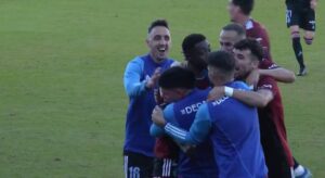 Los jugadores del Recre celebran el primero gol, obra de Rahim. / Foto: Captura imagen FEF TV.