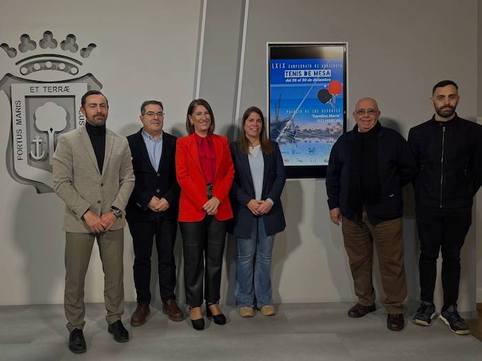 Un momento de la presentación en el Ayuntamiento de Huelva del LXIX Campeonato de Andalucía de Tenis de Mesa que se jugará en el 'Carolina Marín' del 26 al 30 de diciembre.