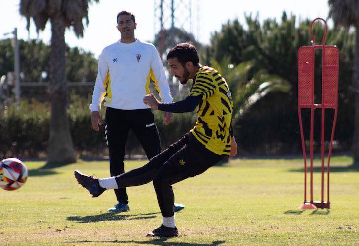 El San Roque ha preparado con ganas su partido dominical en el feudo del Vélez. / Foto: @SanRoqueLepe.