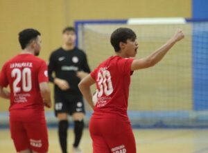 Tallafert celebra el segundo gol del Smurfit Kappa, ya en plena remontada nada más iniciarse el segundo tiempo. / Foto: @LaPalmaFS.