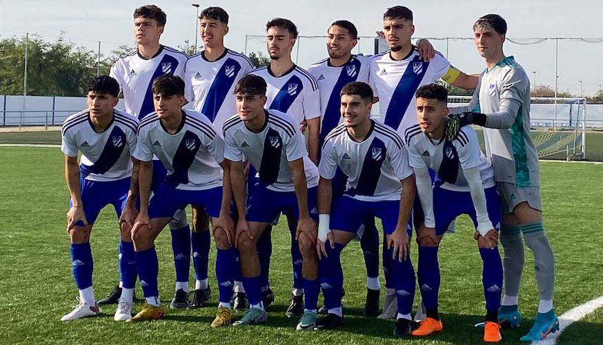 El filial del Recre quiere seguir subiendo peldaños en la tabla y se ha preparado a fondo para ganar a domicilio al Villafranco. / Foto: @futbolbaserecre.