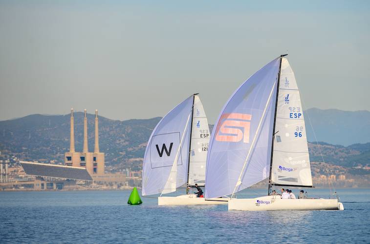 'Monjo II', del onubense Ricardo Terrades y Luis M. Doreste, encabezando la flota de J70 en las Barcelona Winter Series este pasado fin de semana. / Foto: Óscar Torrades / Torveo Photo.