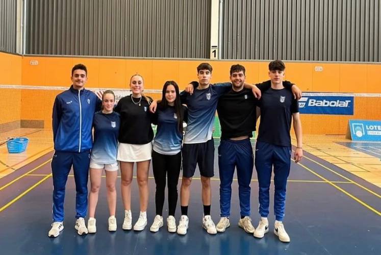 Componentes del CD Bádminton Huelva que comienza la competición liguera este próximo sábado en Ourense. / Foto: @CDBHUELVA.