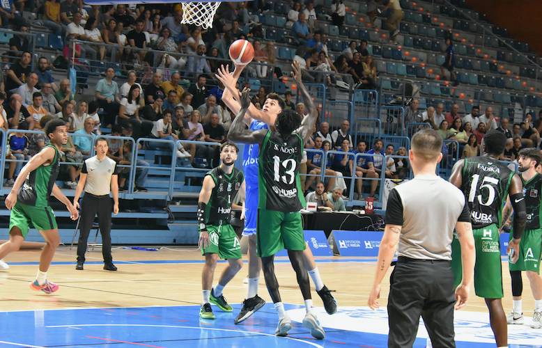 El partido de la primera vuelta lo solventó a su favor del Ciudad de Huelva, que ganó con claridad por 91-53. / Foto: CD Huelva La Luz.