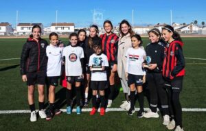 Imagen de las premiadas en el torneo de fútbol celebrado en Cartaya durante las fiestas navideñas.