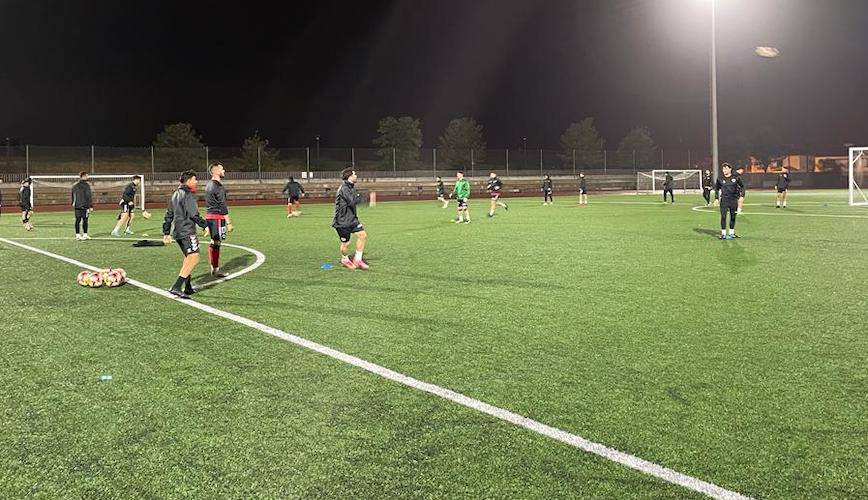 Los jugadores del Cartaya, durante el entrenamiento del viernes ultimando detalles para el partido ante el Ciudad de Lucena. / Foto: @AD_Cartaya.