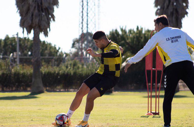 Los sanroquistas han preparado a fondo su partido del domingo, de nuevo en el Ciudad de Lepe, ahora ante el Cartagena B. / Foto: @SanRoqueLepe.