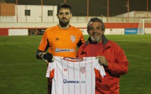 El portero Julen Fernández, una de las últimas incorporaciones que ha efectuado La Palma para la segunda vuelta. / Foto: @LaPalmaCF.